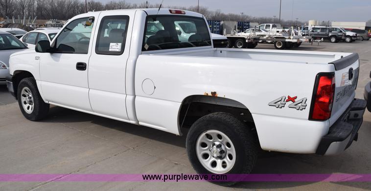image for item K8801 2006 Chevrolet Silverado 1500 Ext. Cab pickup truck