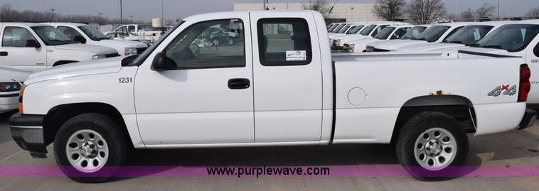 image for item K8801 2006 Chevrolet Silverado 1500 Ext. Cab pickup truck