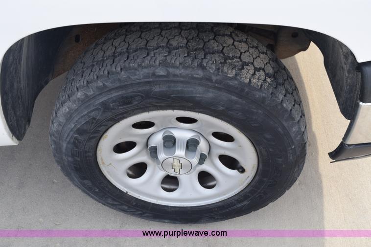 image for item K8801 2006 Chevrolet Silverado 1500 Ext. Cab pickup truck