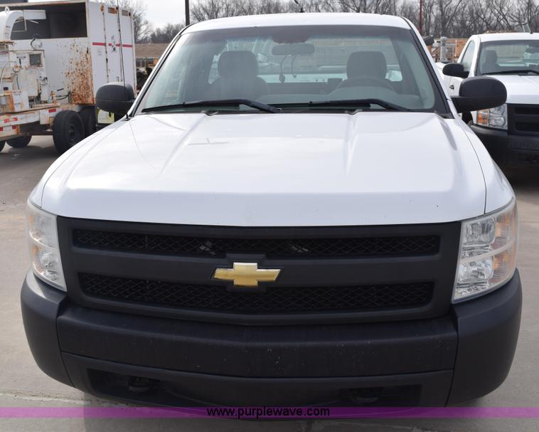 image for item K8807 2007 Chevrolet Silverado 1500 pickup truck