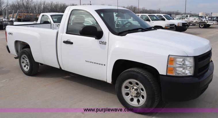 image for item K8807 2007 Chevrolet Silverado 1500 pickup truck