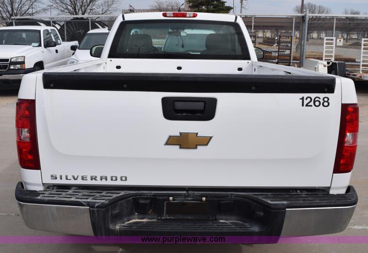 image for item K8807 2007 Chevrolet Silverado 1500 pickup truck