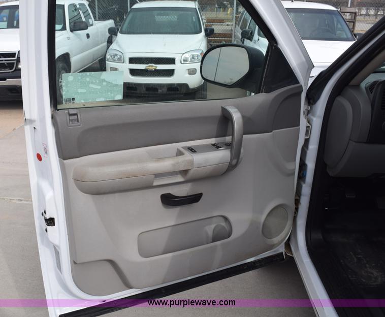 image for item K8807 2007 Chevrolet Silverado 1500 pickup truck