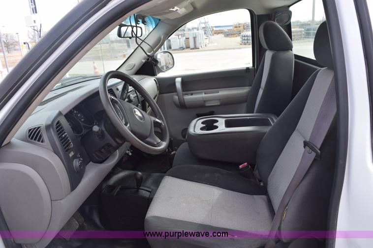 image for item K8807 2007 Chevrolet Silverado 1500 pickup truck