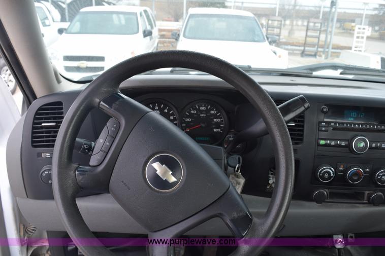 image for item K8807 2007 Chevrolet Silverado 1500 pickup truck