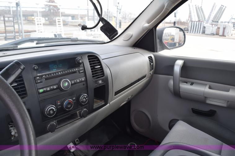 image for item K8807 2007 Chevrolet Silverado 1500 pickup truck