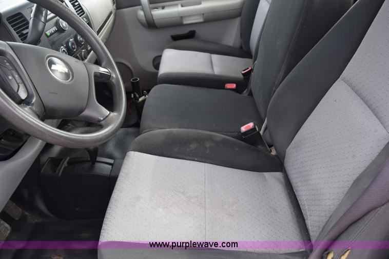 image for item K8807 2007 Chevrolet Silverado 1500 pickup truck