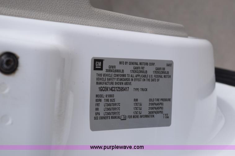 image for item K8807 2007 Chevrolet Silverado 1500 pickup truck