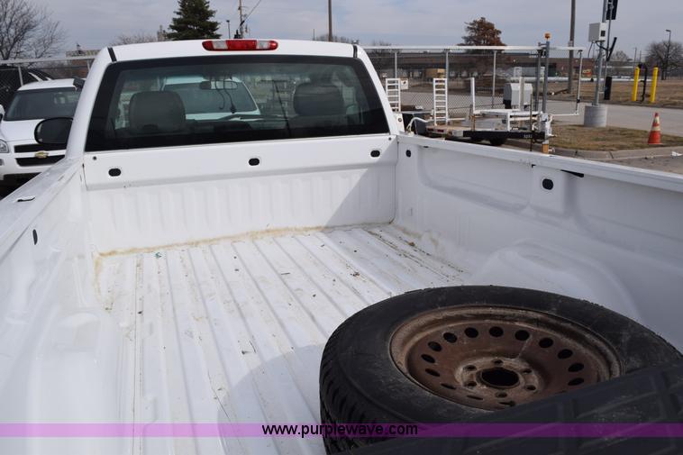 image for item K8807 2007 Chevrolet Silverado 1500 pickup truck