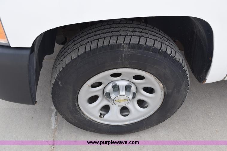 image for item K8807 2007 Chevrolet Silverado 1500 pickup truck
