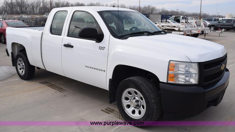 image for item K8808 2007 Chevrolet Silverado 1500 Ext. Cab pickup truck