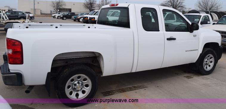 image for item K8808 2007 Chevrolet Silverado 1500 Ext. Cab pickup truck