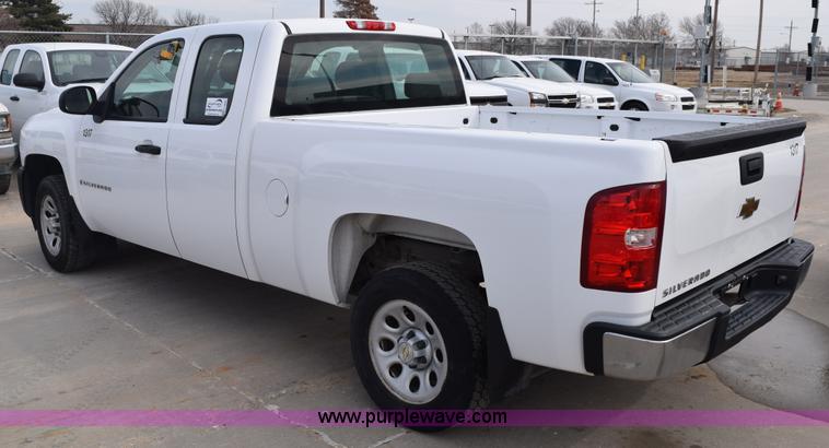 image for item K8808 2007 Chevrolet Silverado 1500 Ext. Cab pickup truck