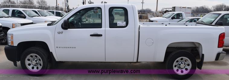 image for item K8808 2007 Chevrolet Silverado 1500 Ext. Cab pickup truck