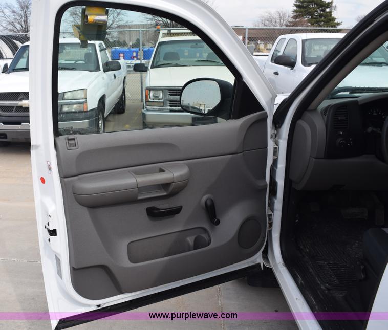 image for item K8808 2007 Chevrolet Silverado 1500 Ext. Cab pickup truck