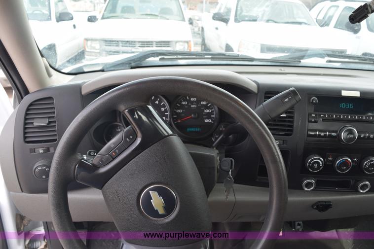 image for item K8808 2007 Chevrolet Silverado 1500 Ext. Cab pickup truck