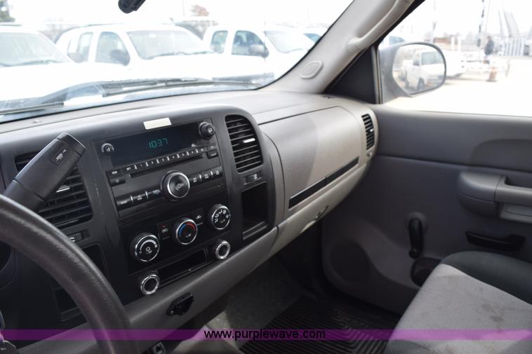 image for item K8808 2007 Chevrolet Silverado 1500 Ext. Cab pickup truck