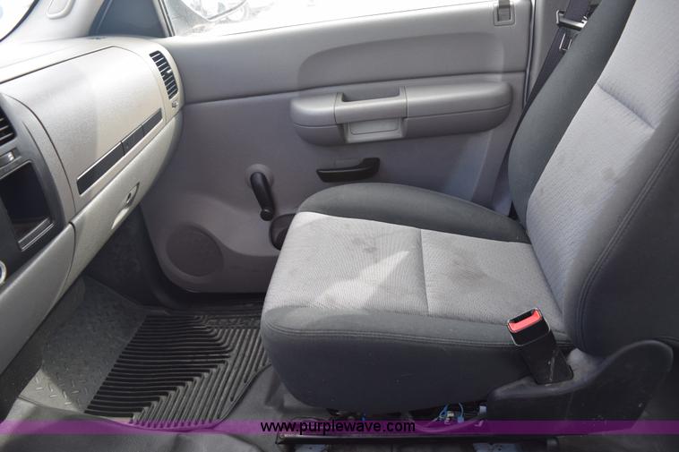 image for item K8808 2007 Chevrolet Silverado 1500 Ext. Cab pickup truck