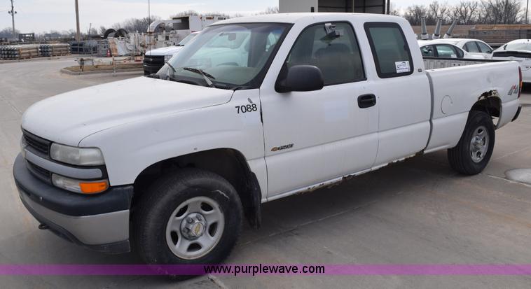 image for item K8809 1999 Chevrolet Silverado 1500 Ext. Cab pickup truck
