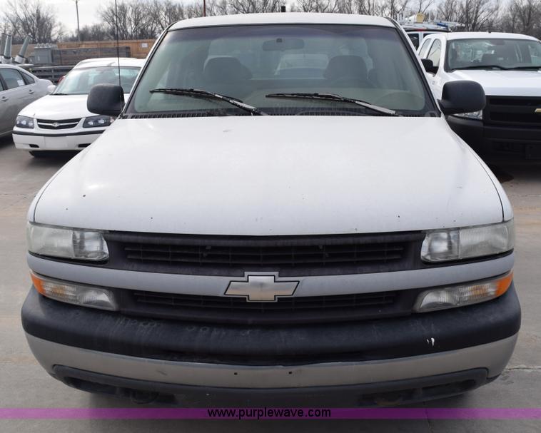image for item K8809 1999 Chevrolet Silverado 1500 Ext. Cab pickup truck