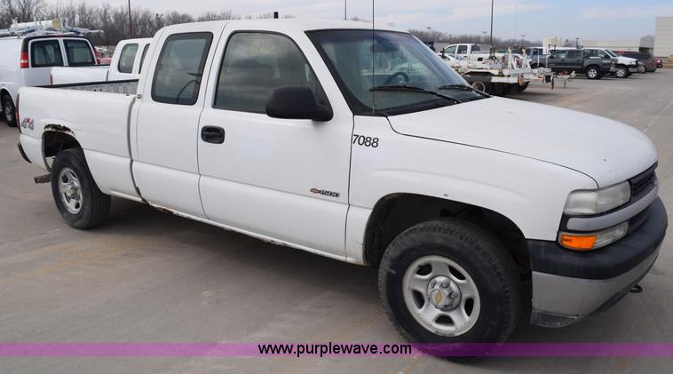 image for item K8809 1999 Chevrolet Silverado 1500 Ext. Cab pickup truck