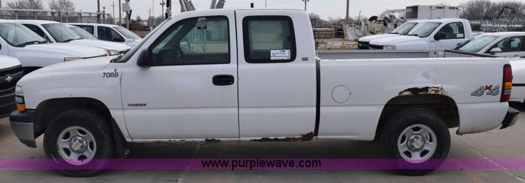 image for item K8809 1999 Chevrolet Silverado 1500 Ext. Cab pickup truck