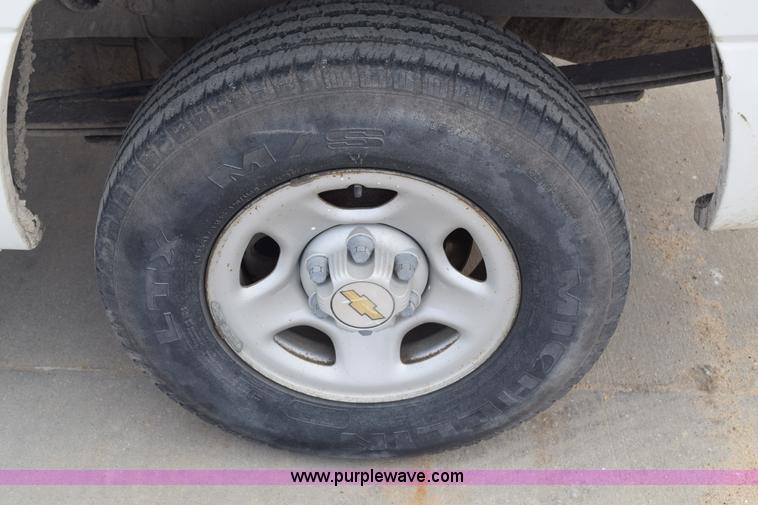 image for item K8809 1999 Chevrolet Silverado 1500 Ext. Cab pickup truck