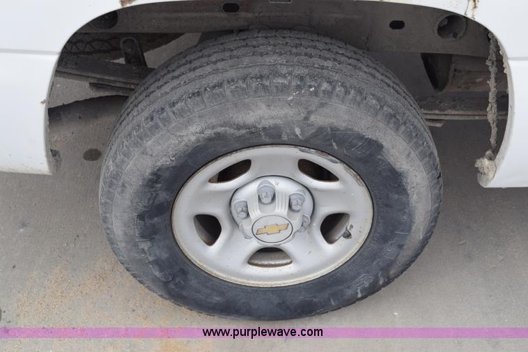 image for item K8809 1999 Chevrolet Silverado 1500 Ext. Cab pickup truck