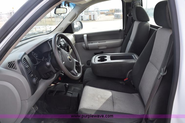 image for item K8825 2007 Chevrolet Silverado 1500 pickup truck