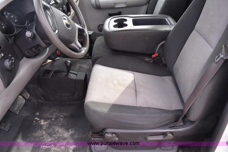 image for item K8825 2007 Chevrolet Silverado 1500 pickup truck