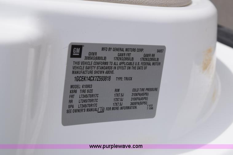 image for item K8825 2007 Chevrolet Silverado 1500 pickup truck