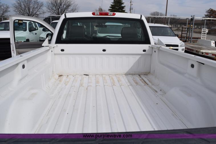 image for item K8825 2007 Chevrolet Silverado 1500 pickup truck