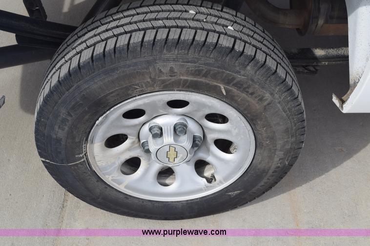 image for item K8825 2007 Chevrolet Silverado 1500 pickup truck