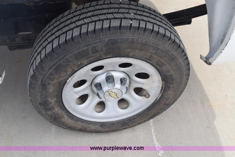 image for item K8825 2007 Chevrolet Silverado 1500 pickup truck