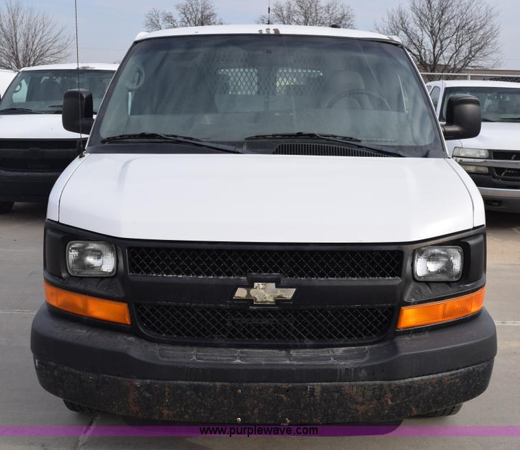 image for item K8826 2006 Chevrolet Express 3500 Cargo van