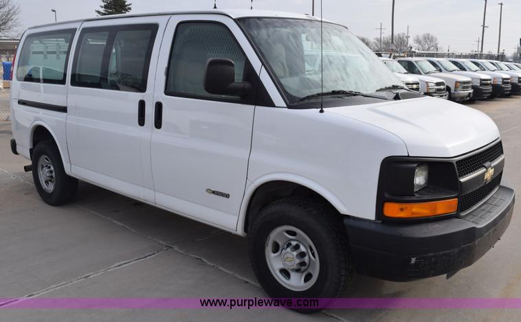 image for item K8826 2006 Chevrolet Express 3500 Cargo van