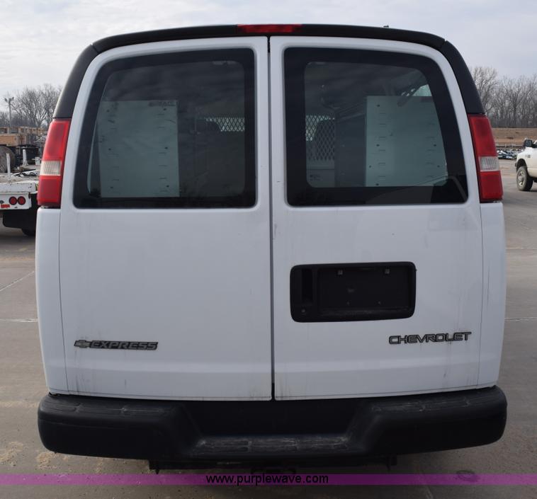 image for item K8826 2006 Chevrolet Express 3500 Cargo van