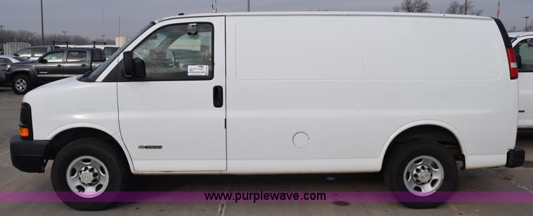image for item K8826 2006 Chevrolet Express 3500 Cargo van