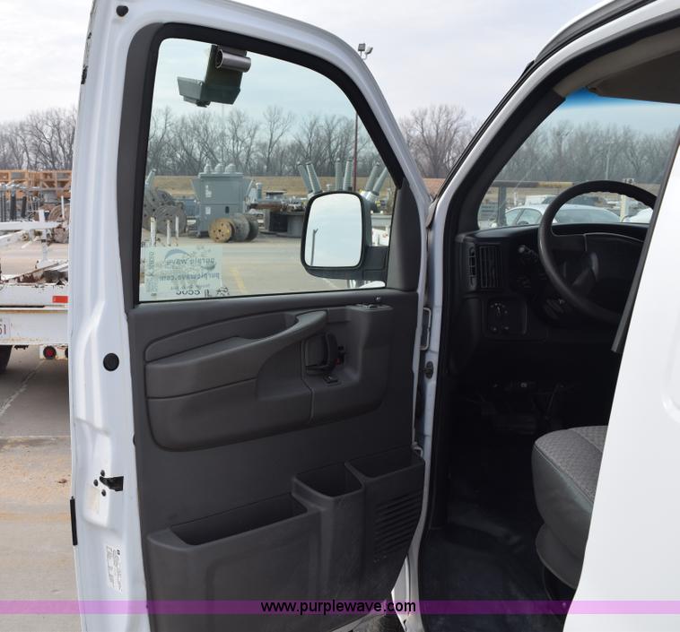 image for item K8826 2006 Chevrolet Express 3500 Cargo van