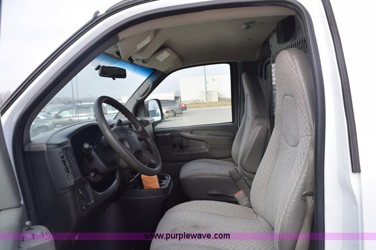 image for item K8826 2006 Chevrolet Express 3500 Cargo van