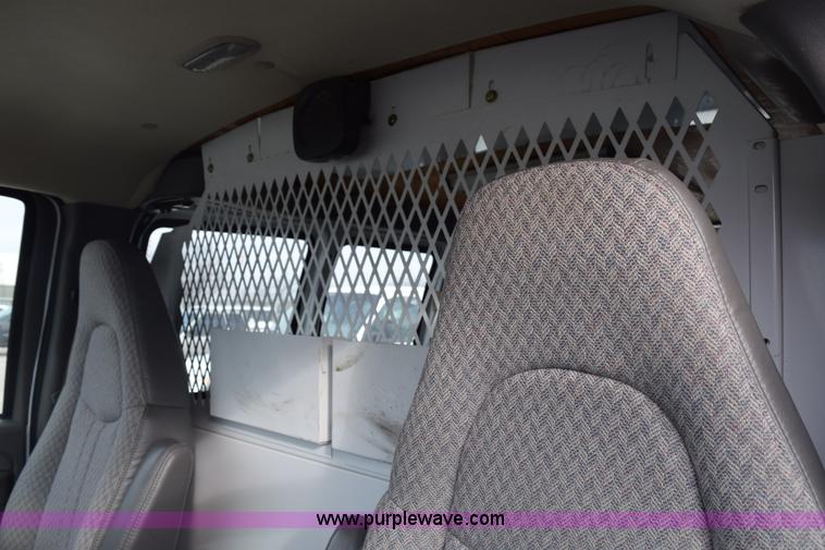 image for item K8826 2006 Chevrolet Express 3500 Cargo van