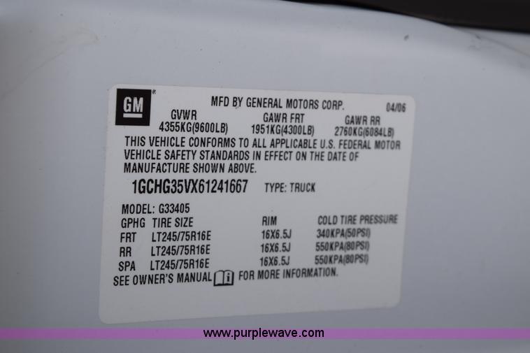 image for item K8826 2006 Chevrolet Express 3500 Cargo van