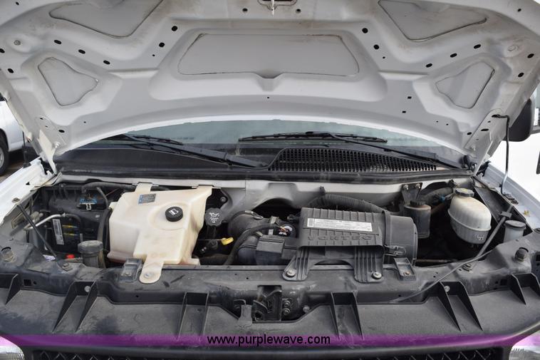 image for item K8826 2006 Chevrolet Express 3500 Cargo van