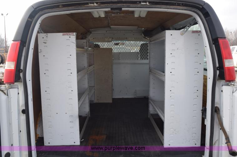 image for item K8826 2006 Chevrolet Express 3500 Cargo van