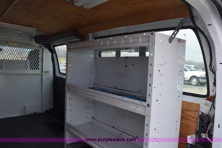 image for item K8826 2006 Chevrolet Express 3500 Cargo van