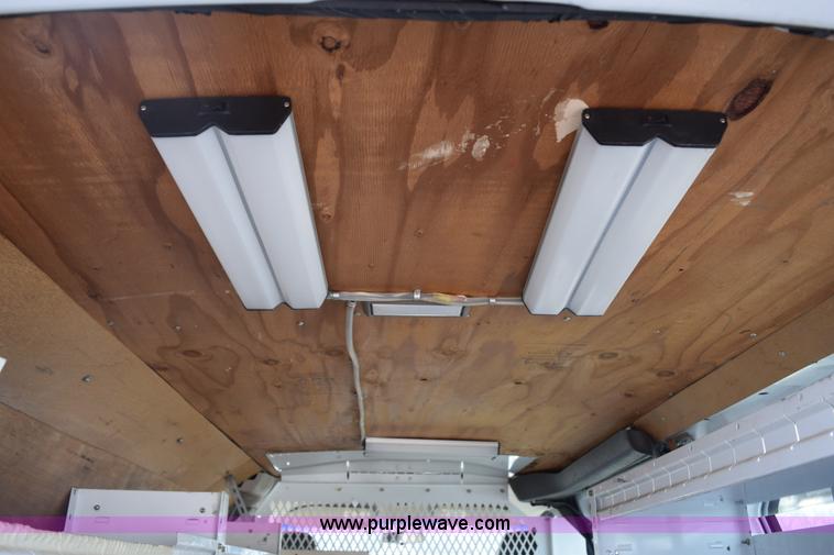 image for item K8826 2006 Chevrolet Express 3500 Cargo van