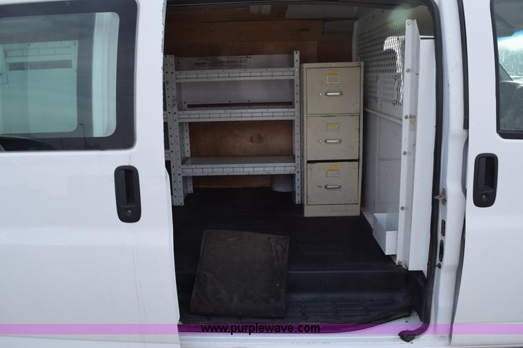 image for item K8826 2006 Chevrolet Express 3500 Cargo van
