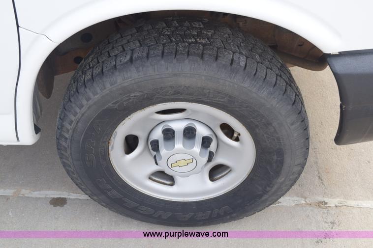 image for item K8826 2006 Chevrolet Express 3500 Cargo van