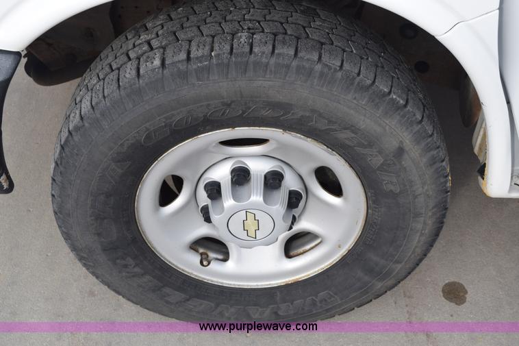 image for item K8826 2006 Chevrolet Express 3500 Cargo van