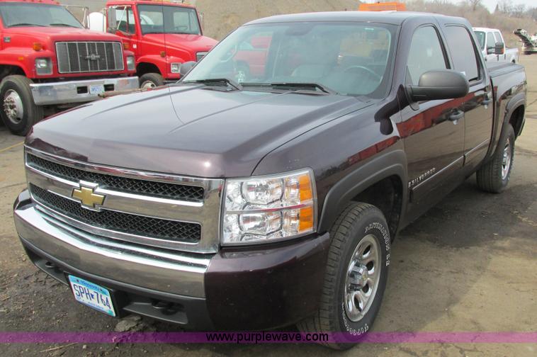 image for item J1792 2008 Chevrolet Silverado 1500 Crew Cab pickup truck